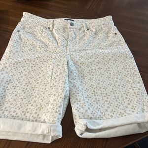 NYDJ Bermuda Shorts Size 8 White/Yellow  Lift Tuck Tech Pockets Cuffs Briella